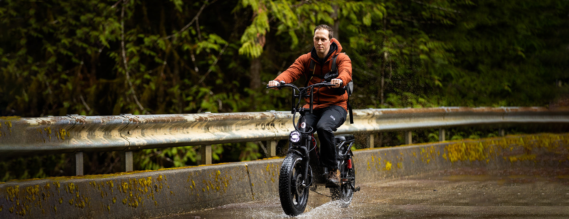 H7 electric bike riding through rainy outdoor conditions, designed for weatherproof performance and adventure.