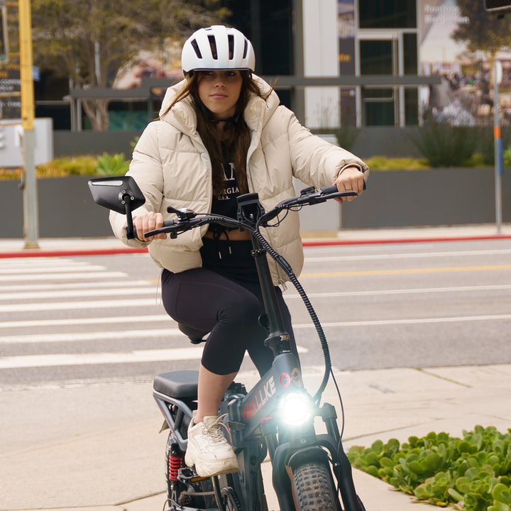 The rearview mirror is easy to install, not easy to break, provides a good field of vision, and is equipped with reflective stickers to protect every ride.