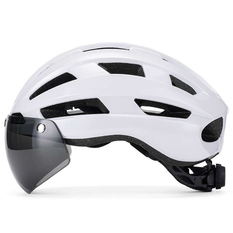 White helmet for electric bike riders, designed for safety and comfort, perfect for everyday cycling adventures.